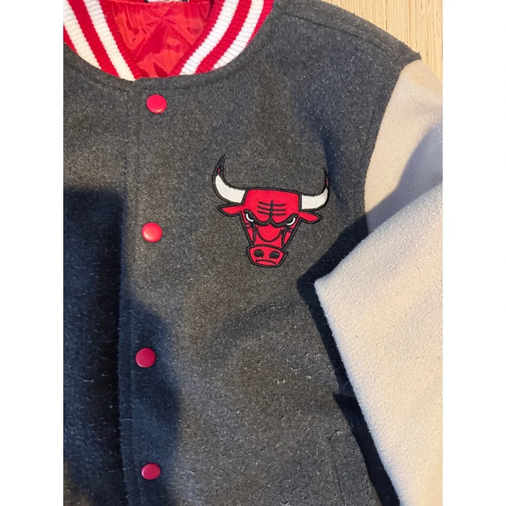 NBA Ultra Game Chicago Bulls Kids Varsity Jacket Charcoal Grey Red Size 14-16